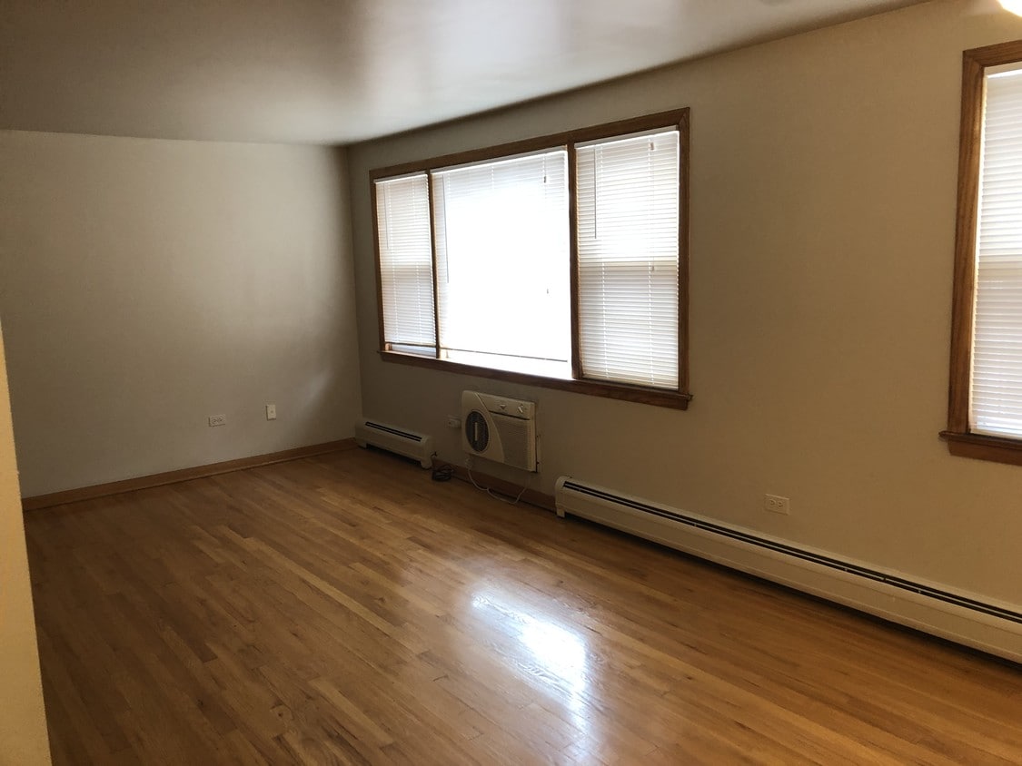 living area - 6019 W Higgins Ave