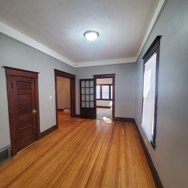 Building Photo - 1105 Peach St