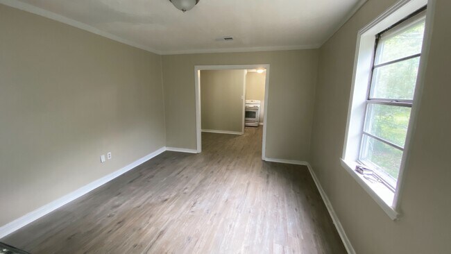 Building Photo - 3327 Enochs St