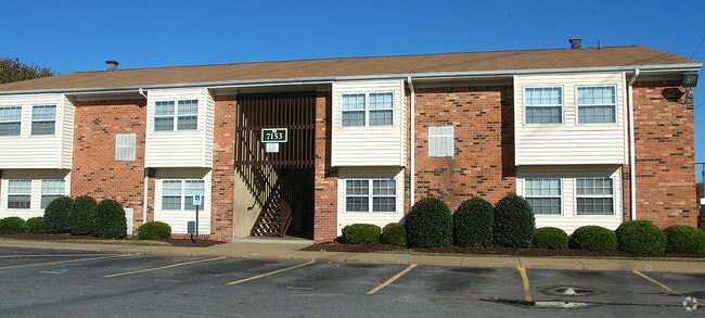 Building Photo - Berkley Square Apartments