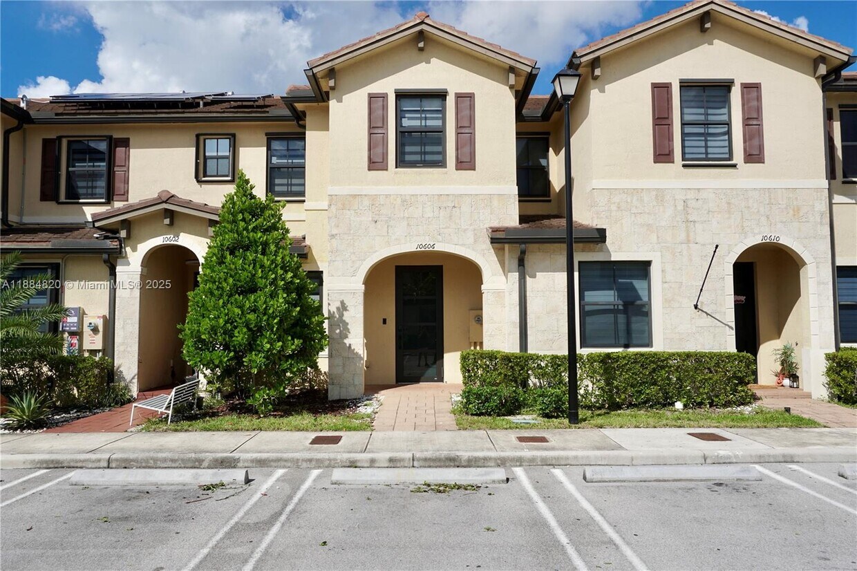 Foto principal - 10606 W 33rd Ct