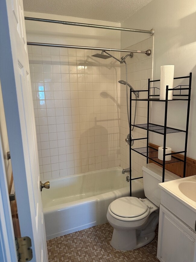 Building Photo - 135 New Britain Ave