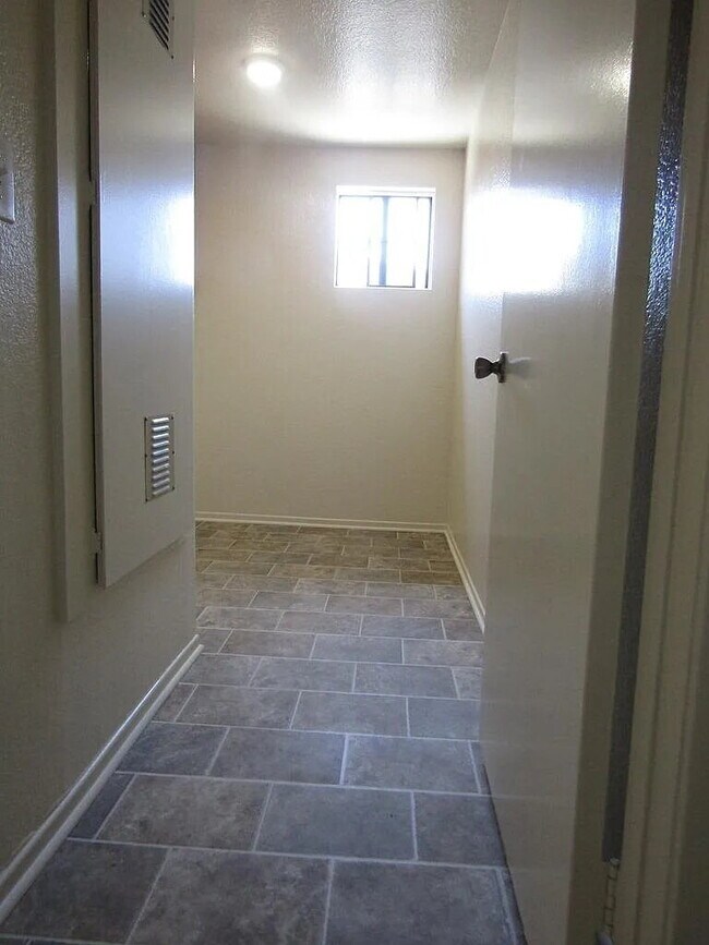Foto del edificio - "Charming 1-Bedroom Retreat with Spacious 900 Sq Ft Living in Glendora!"
