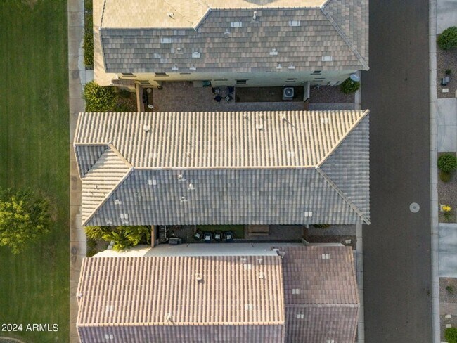 Foto del edificio - STUNNING 5 BEDROOM WITH LOFT & BONUS ROOM ...