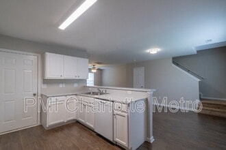 Building Photo - 1525 Crandon Dr