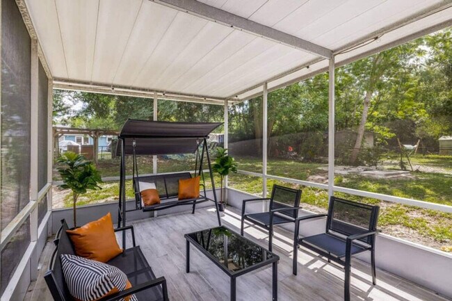 Foto del edificio - 1629 N Goldenrod Rd