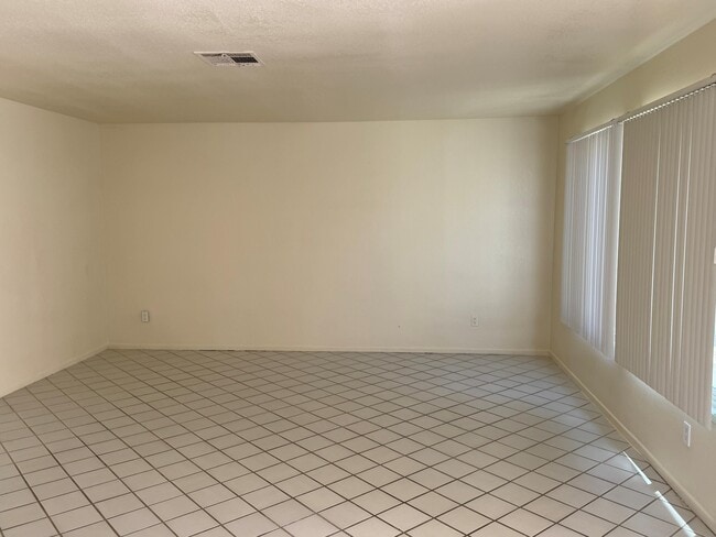 Building Photo - 54280 Avenida Vallejo