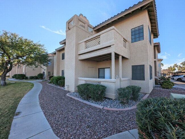 Building Photo - 930 N Mesa Dr