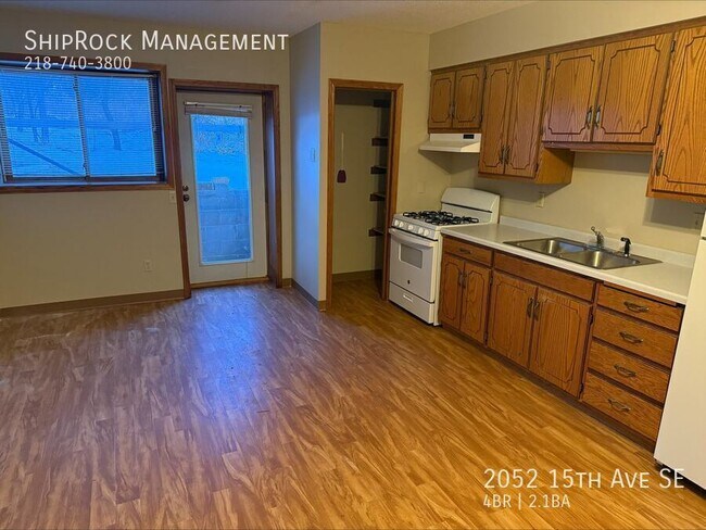 Foto del edificio - 2052 15th Ave SE