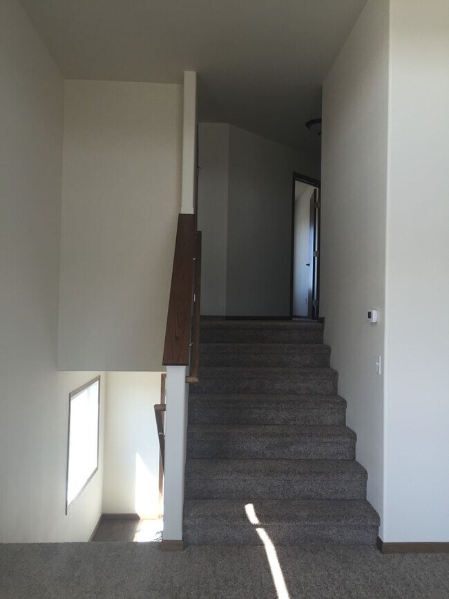 Building Photo - 4 Bed 3 Bath House