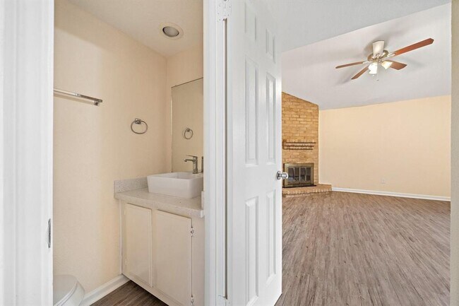 Foto del edificio - 7814 Fair Acres St