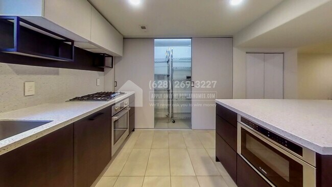 Foto del edificio - 3033 45th Ave SW