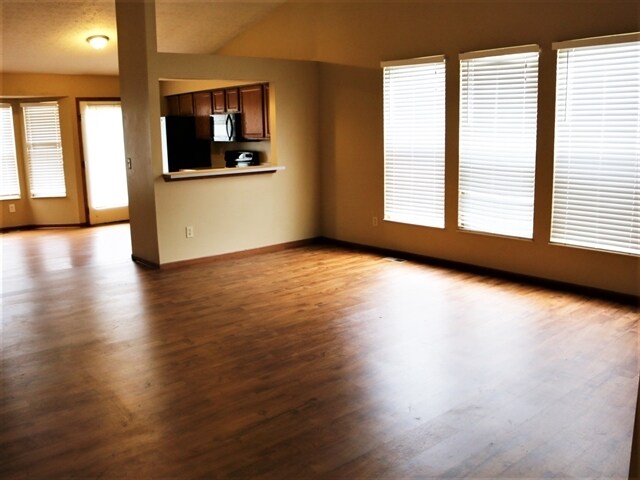 Foto del edificio - 8662 Cadet Drive South