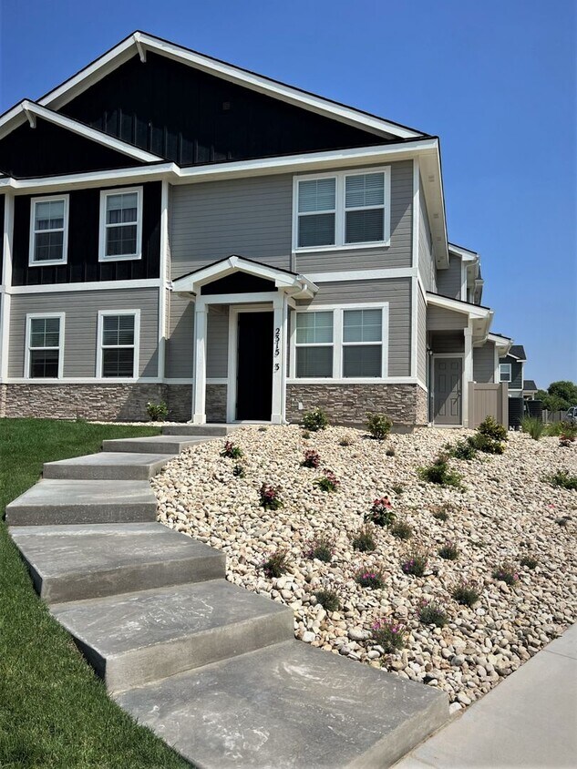 Primary Photo - Newer 2 bed 2.5 bath townhome in Nampa, ju...