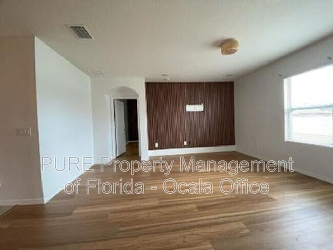 Building Photo - 2805 NE 45th Ave