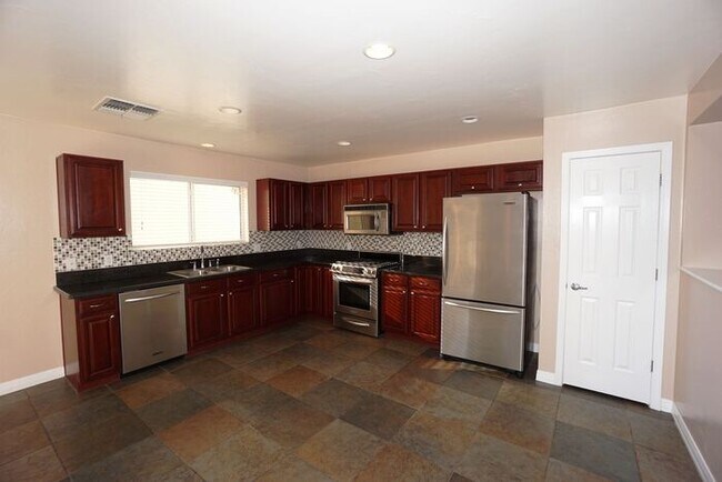 Building Photo - Modern Eastside Living: 3-Bed Oasis with Open-Concept Kitchen