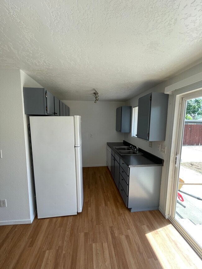 Kitchen - 3695 Fargo St