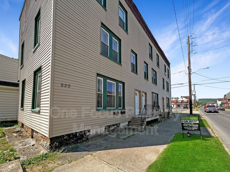 Primary Photo - 820 Huron Ave