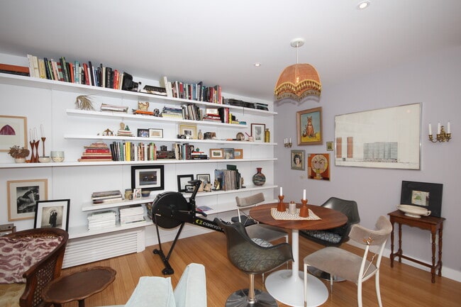 Foto del edificio - 381 E 10th St