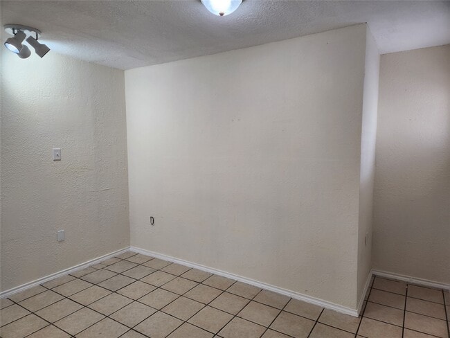 Building Photo - 1803 Church St