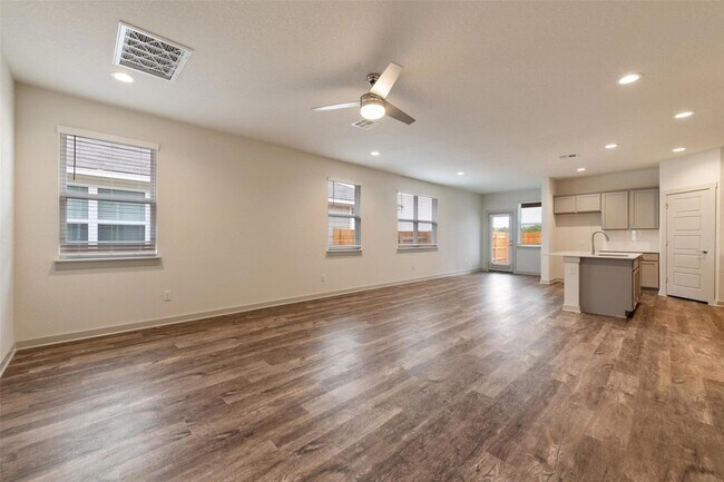 Building Photo - 289 Deserti Rd
