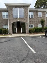 Building Photo - 200 Willow Green Dr