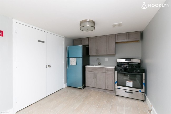 Building Photo - 2 br, 1 bath  - 702 Fenimore St