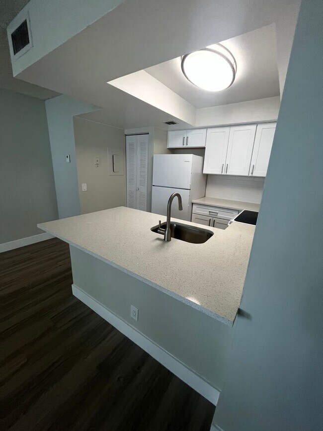 Foto del edificio - ONE BEDROOM ONE BATHROOM !! Waterfront Community