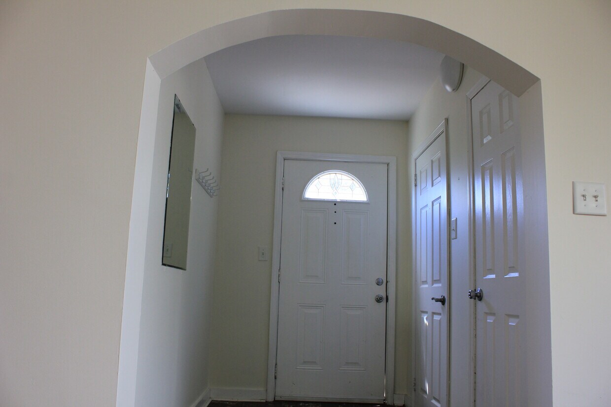 324 Kaercher St Unit 2, Pittsburgh, PA 15207 Apartments in