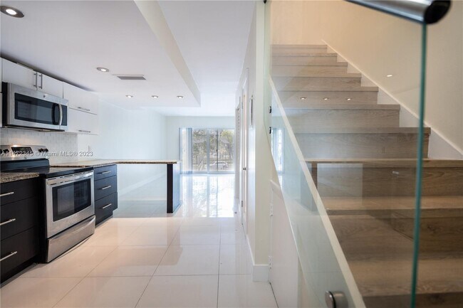 Foto del edificio - 3239 W Trade Ave