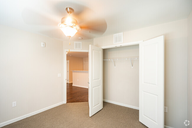 2BR, 2BA - Glenwood Ridge Apartments