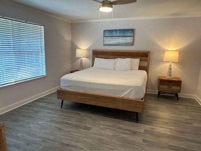 Foto del edificio - 406 Shorewood Cir