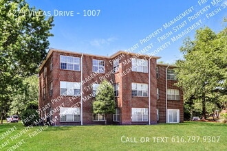 Building Photo - 4273 Villas Dr