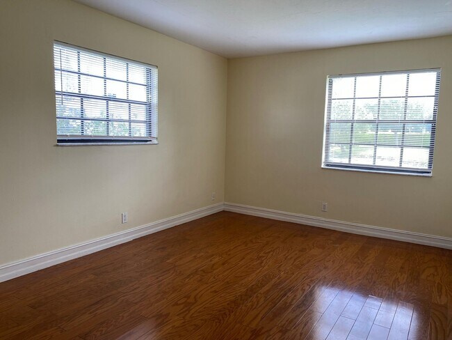 Building Photo - 4677 Oak Terrace Dr