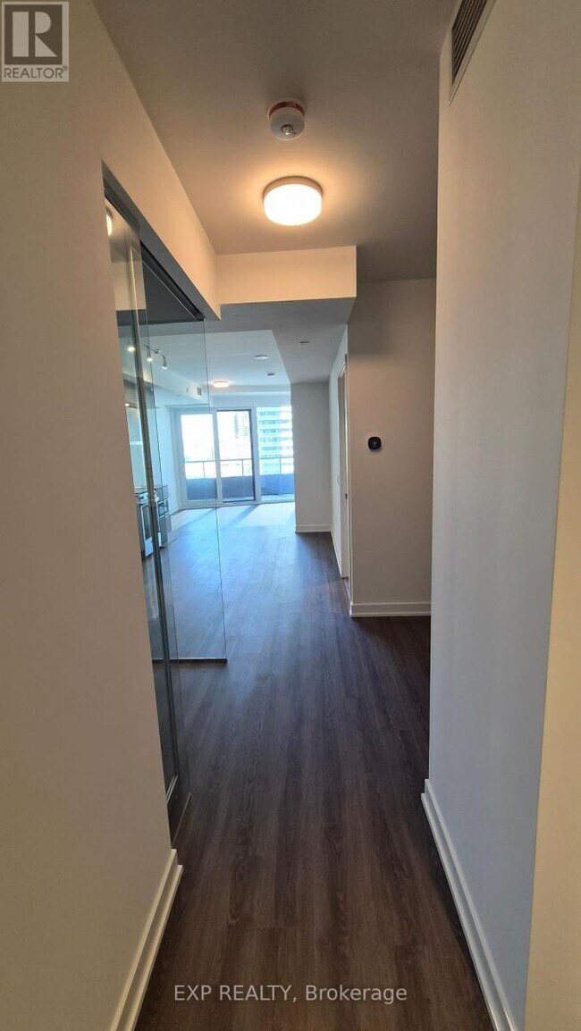 Photo du bâtiment - 448 Burnhamthorpe Rd W