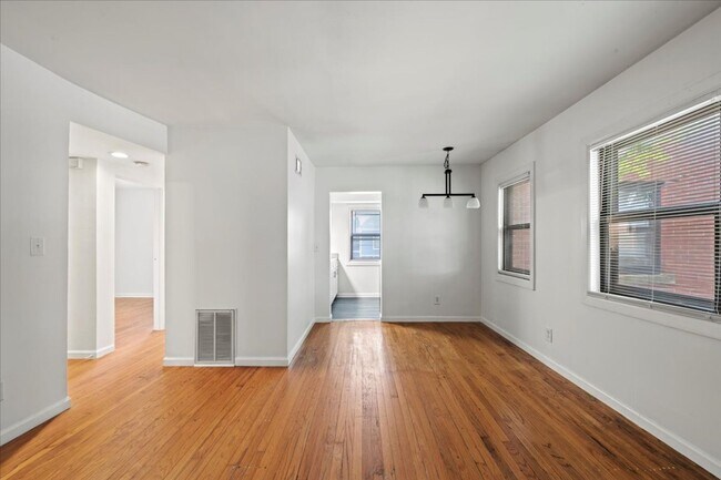 Foto del edificio - 306 E 19th St