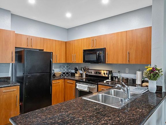 Foto del edificio - 1060 S Third St