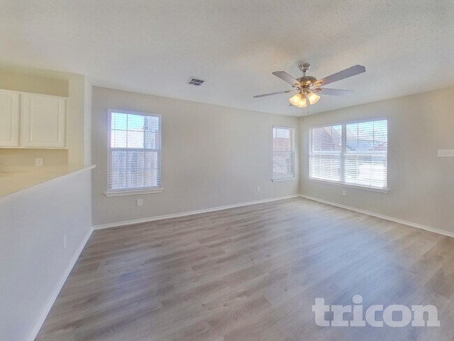 Foto del edificio - 10100 Chapel Oak Trail