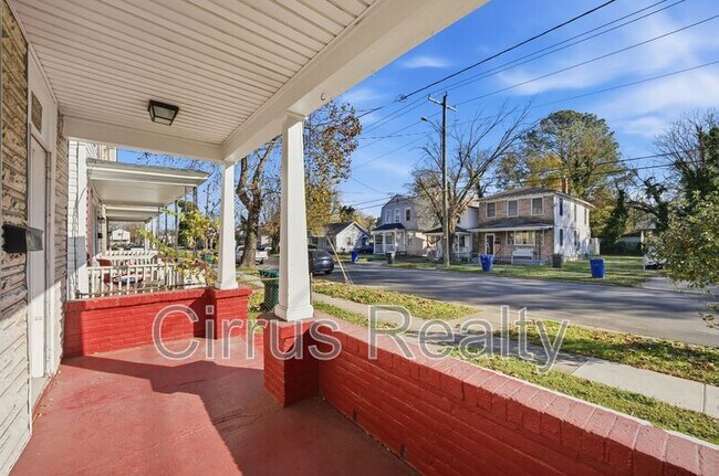 Building Photo - 1027 27th St