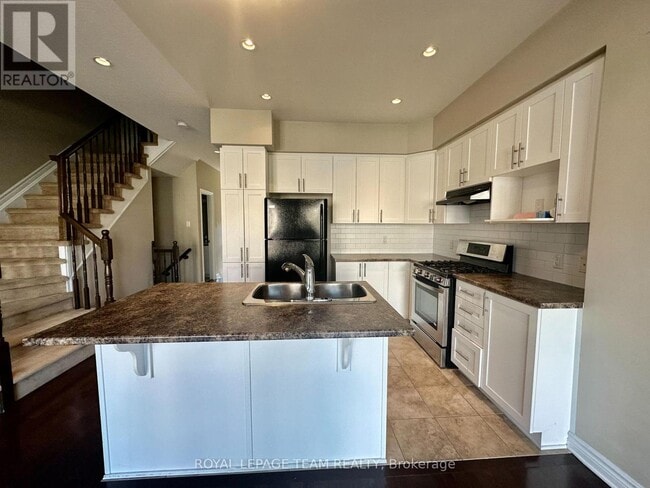 Building Photo - 940 Cobble Hill Dr