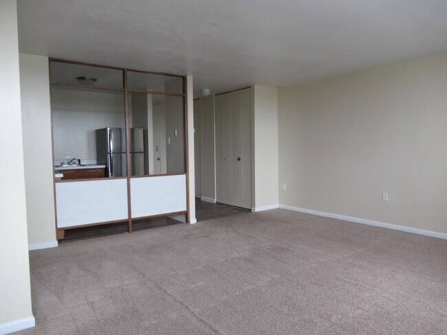 Building Photo - 967 Asylum Ave