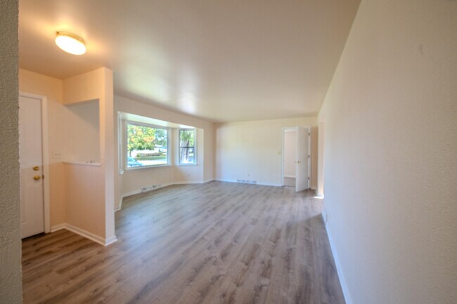 Foto del edificio - 1857 Willow Rd