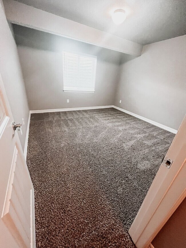 Foto del edificio - 4 Bedroom Ranch in Windsor