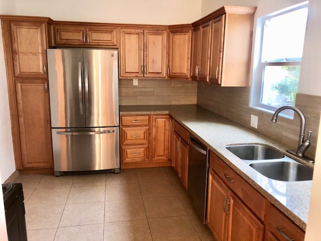 Kitchen - 1279 S Citrus Ave