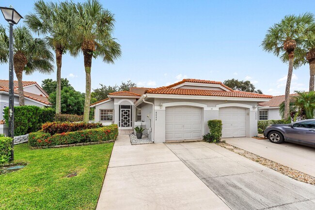 Foto del edificio - 8084 Summer Shores Dr