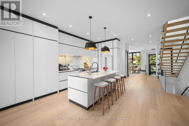 Photo du bâtiment - 681 Glencairn Ave