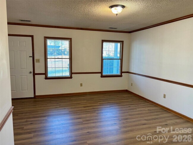 Foto del edificio - 1732 Lenora Cir