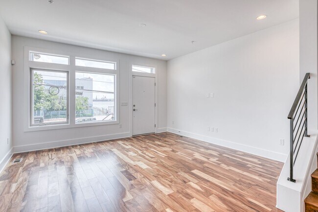 Foto del edificio - Queen Village Townhome with Parking