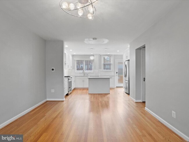 Building Photo - 808 S Oak St