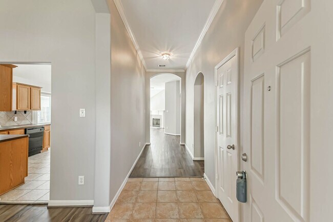 Foto del edificio - Offered By Precision Realty & Management, LLC